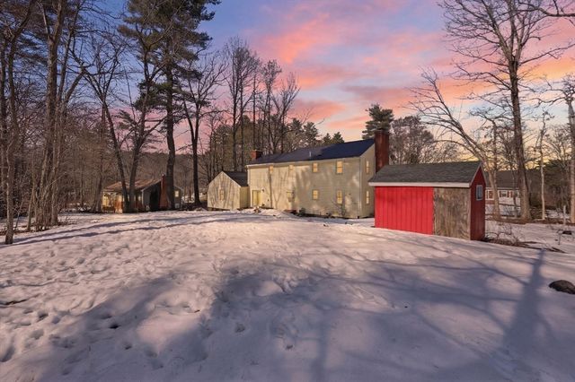13 Woodlawn Dr, Sturbridge, MA 01566