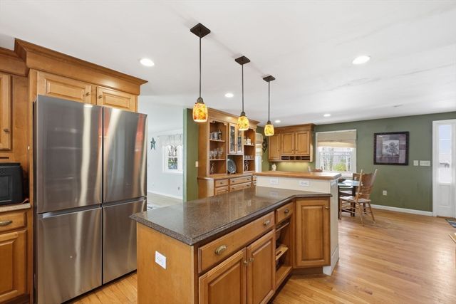 13 Woodlawn Dr, Sturbridge, MA 01566