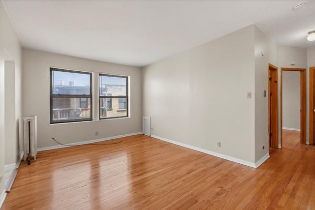 1934 E 74th Street 302, Chicago, IL 60649
