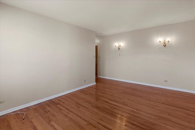 1934 E 74th Street 302, Chicago, IL 60649