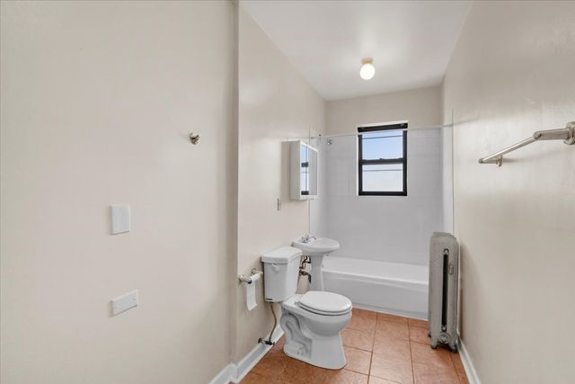 1934 E 74th Street 302, Chicago, IL 60649