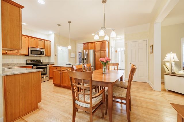 5 Leeds Circle, Pittsford, NY 14534