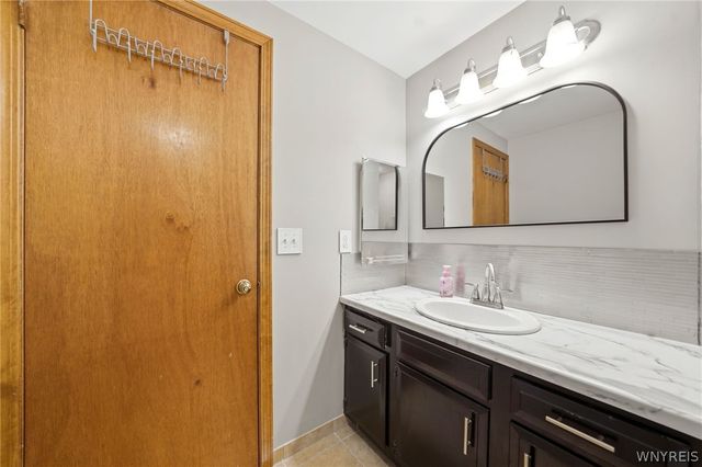 240 Wimbledon Court, West Seneca, NY 14224