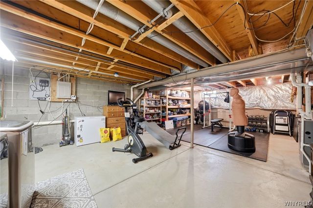 240 Wimbledon Court, West Seneca, NY 14224
