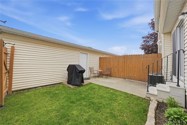 240 Wimbledon Court, West Seneca, NY 14224