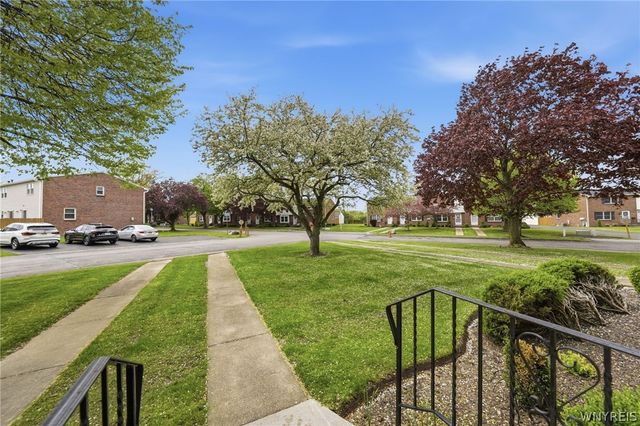 240 Wimbledon Court, West Seneca, NY 14224