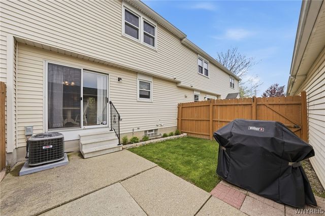 240 Wimbledon Court, West Seneca, NY 14224