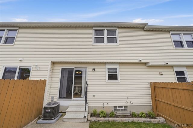 240 Wimbledon Court, West Seneca, NY 14224