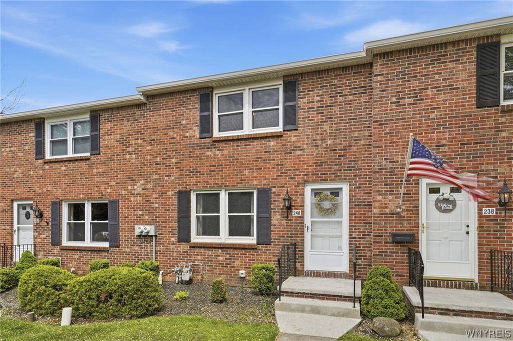 240 Wimbledon Court, West Seneca, NY 14224