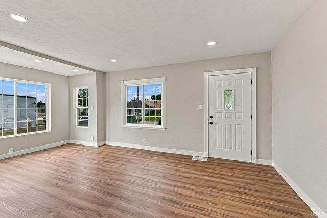 1216 Longfellow Avenue, South Bend, IN 46615