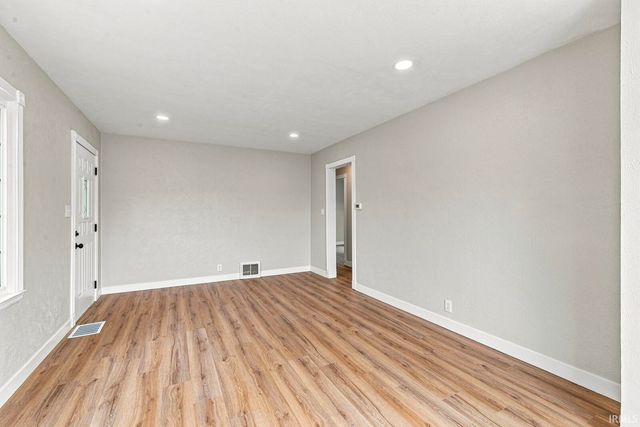 1216 Longfellow Avenue, South Bend, IN 46615