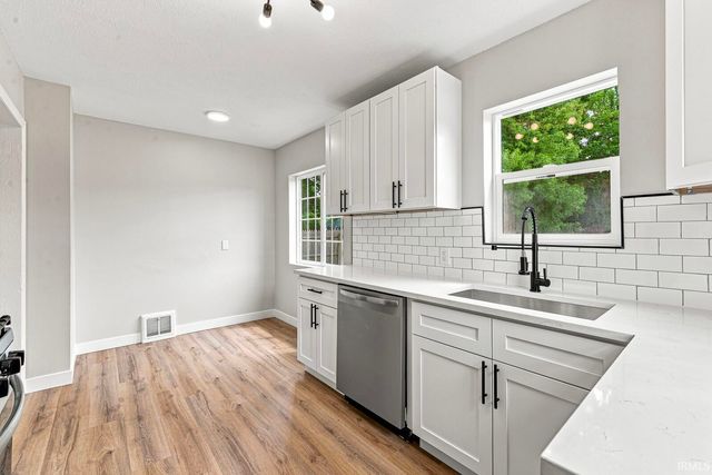 1216 Longfellow Avenue, South Bend, IN 46615