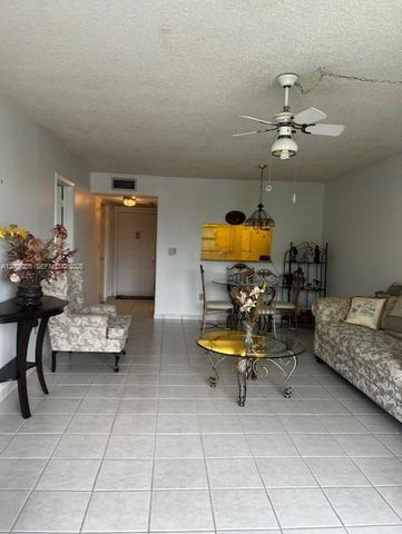 1101 Colony Point Circle 318, Pembroke Pines, FL 33026