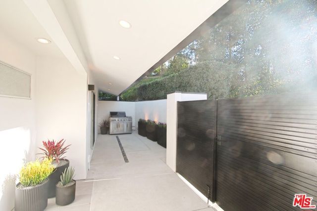 7353 PYRAMID Place, Los Angeles, CA 90046