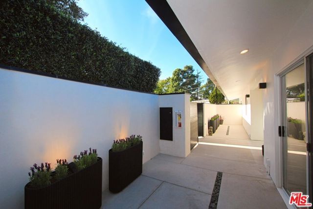 7353 PYRAMID Place, Los Angeles, CA 90046
