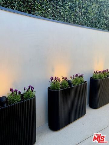 7353 PYRAMID Place, Los Angeles, CA 90046