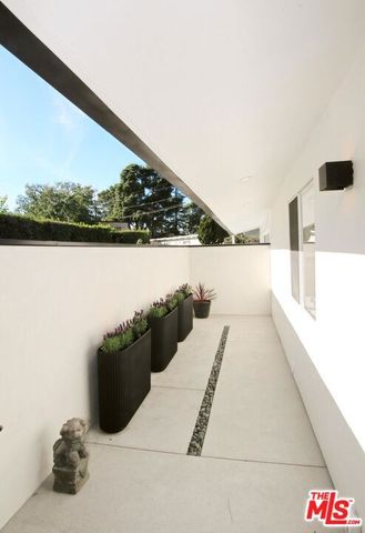 7353 PYRAMID Place, Los Angeles, CA 90046