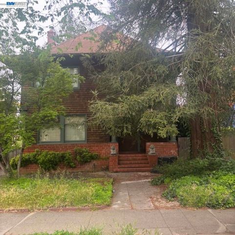 2610 College Ave, Berkeley, CA 94704