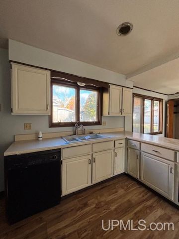 422 Saginaw Street, Norway, MI 49870