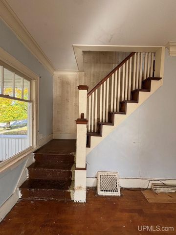 422 Saginaw Street, Norway, MI 49870