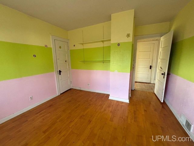 422 Saginaw Street, Norway, MI 49870