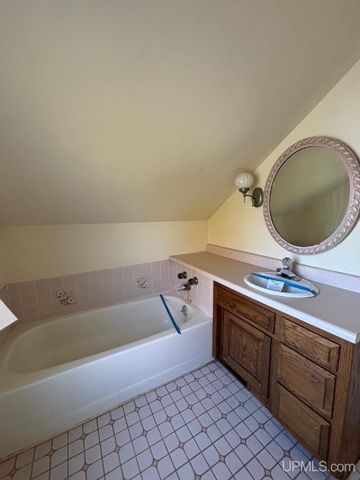 422 Saginaw Street, Norway, MI 49870