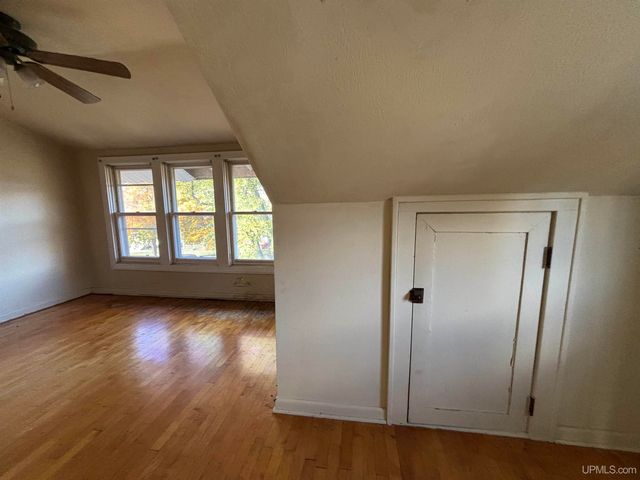 422 Saginaw Street, Norway, MI 49870