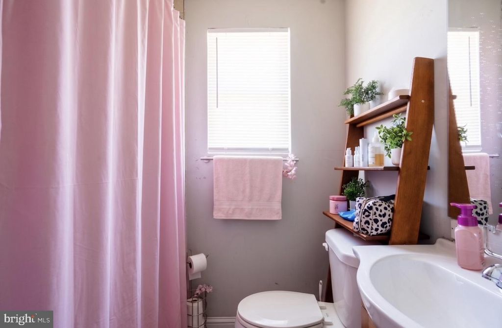 Image 9 of property listing at 5615 BELLE AVE, Baltimore, MD 21207