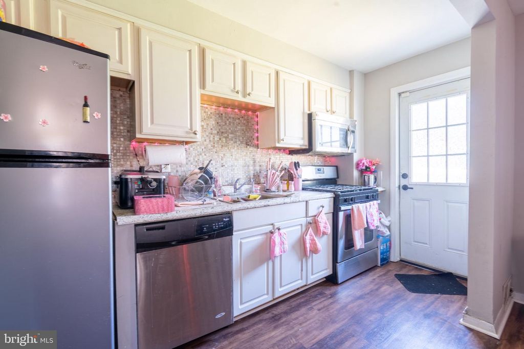 Image 5 of property listing at 5615 BELLE AVE, Baltimore, MD 21207
