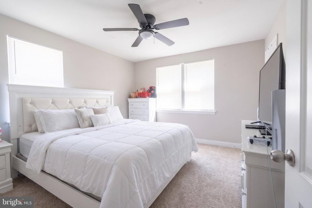 Image 7 of property listing at 5615 BELLE AVE, Baltimore, MD 21207