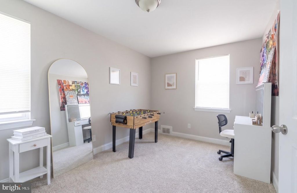 Image 8 of property listing at 5615 BELLE AVE, Baltimore, MD 21207