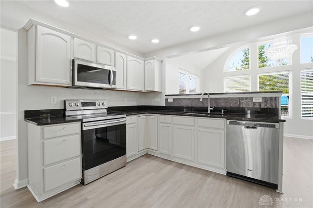 6809 Wintergreen Place, Dayton, OH 45424