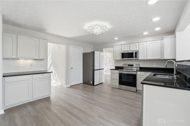 6809 Wintergreen Place, Dayton, OH 45424