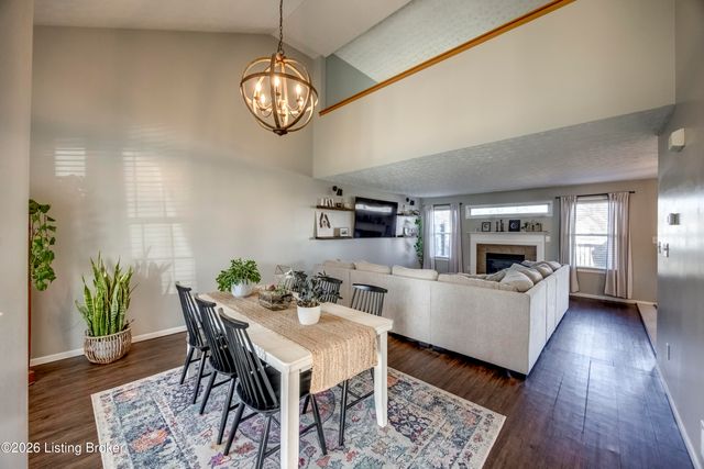 4516 Fallen Apple Ln, Louisville, KY 40218