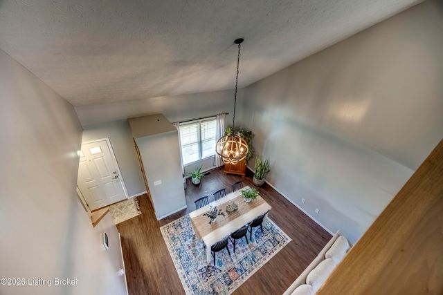 4516 Fallen Apple Ln, Louisville, KY 40218