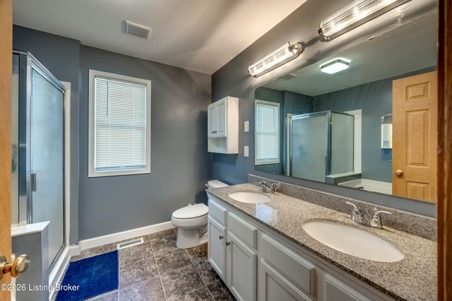 4516 Fallen Apple Ln, Louisville, KY 40218