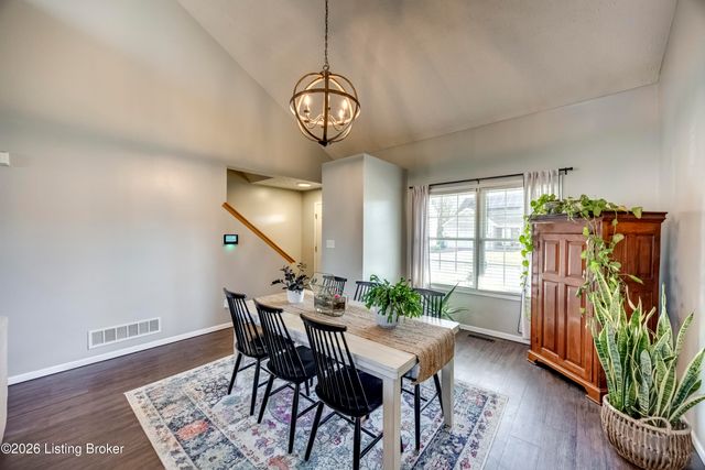 4516 Fallen Apple Ln, Louisville, KY 40218