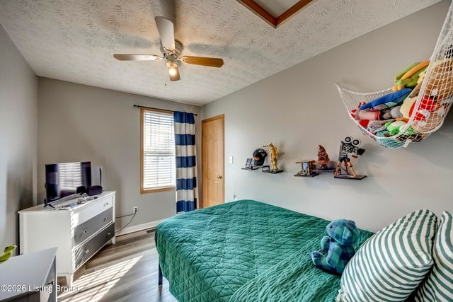 4516 Fallen Apple Ln, Louisville, KY 40218