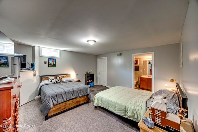 4516 Fallen Apple Ln, Louisville, KY 40218