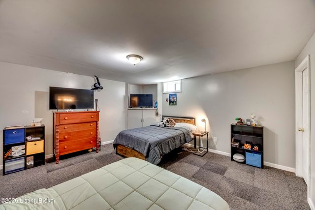 4516 Fallen Apple Ln, Louisville, KY 40218