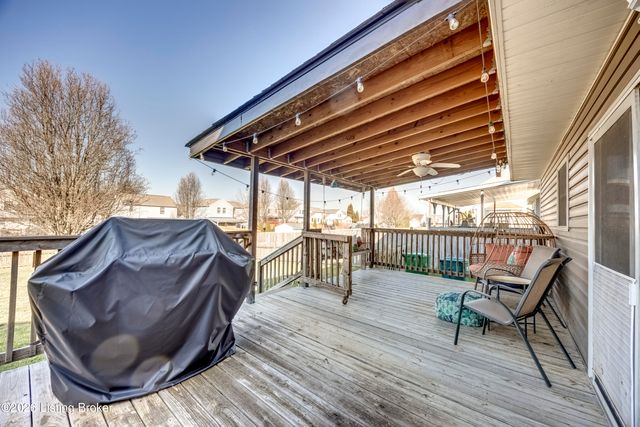 4516 Fallen Apple Ln, Louisville, KY 40218