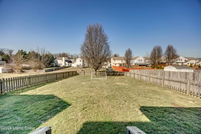 4516 Fallen Apple Ln, Louisville, KY 40218