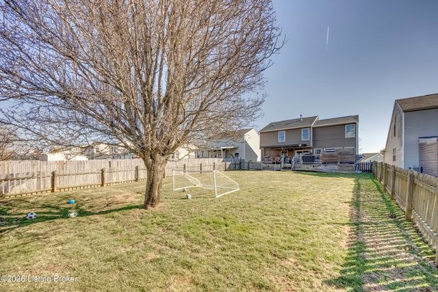 4516 Fallen Apple Ln, Louisville, KY 40218