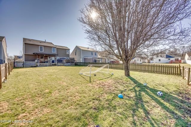 4516 Fallen Apple Ln, Louisville, KY 40218