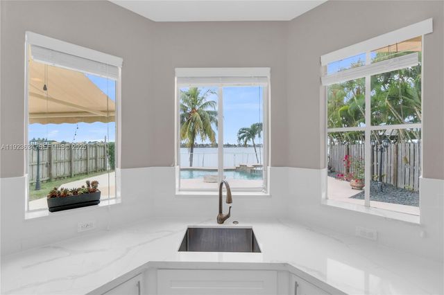 13940 SW 127th Ct, Miami, FL 33186