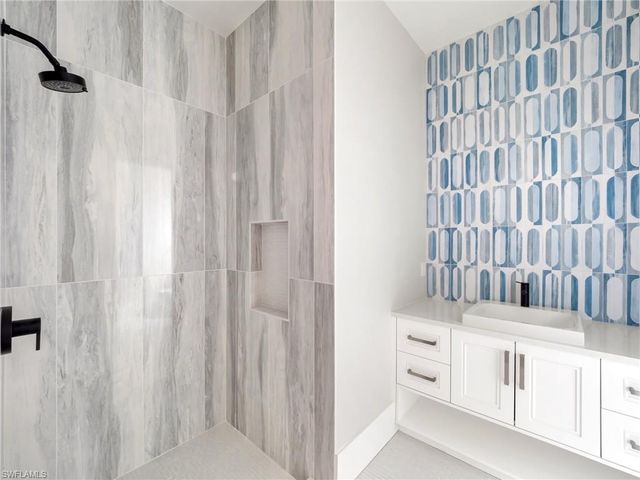 4850 Laurel LN, Fort Myers, FL 33908