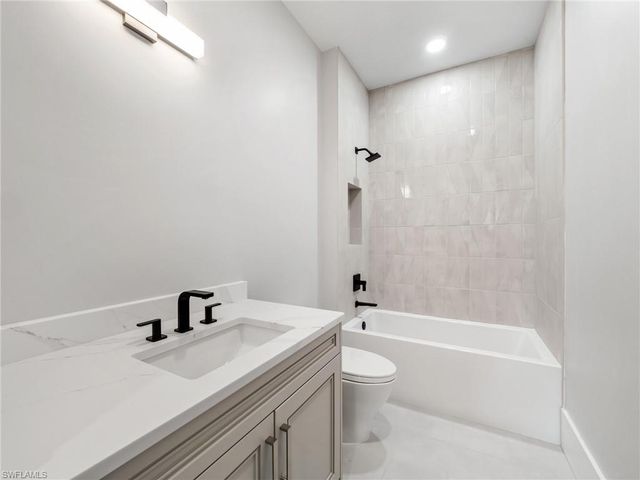 4850 Laurel LN, Fort Myers, FL 33908