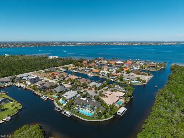 4850 Laurel LN, Fort Myers, FL 33908