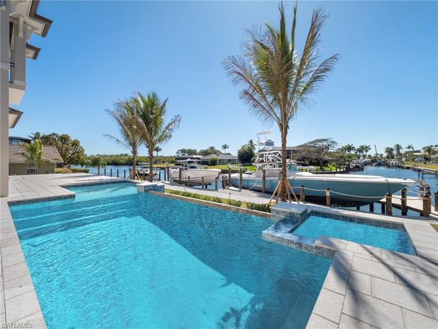 4850 Laurel LN, Fort Myers, FL 33908