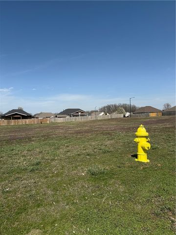 1303 E Cheri Whitlock Drive, Siloam Springs, AR 72761